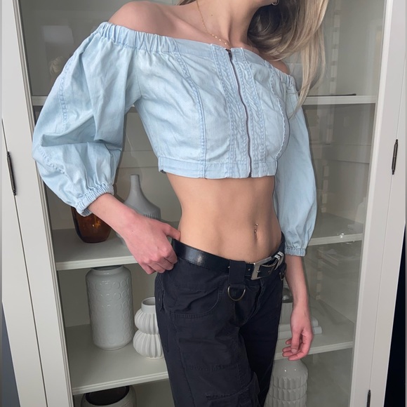 Urban Outfitters, women’s size M, cropped jean shirt - Picture 3 of 6